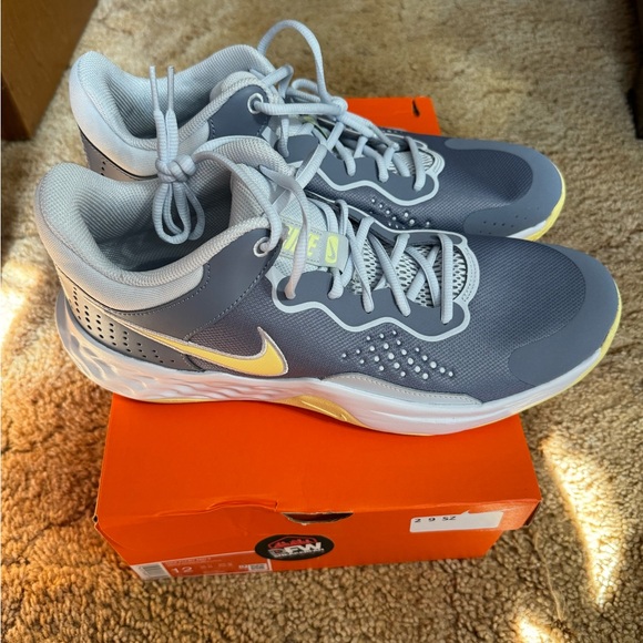 NIB, Nike Fly-By Mid 3, Multiple Sizes - Picture 2 of 8